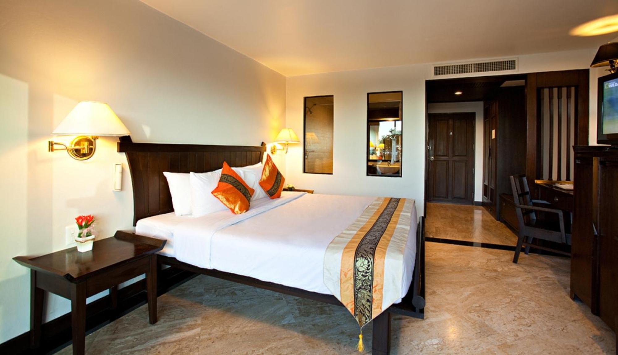 C & N Resort And Spa - Sha Extra Plus Patong Room photo